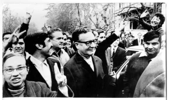Allende junto a simpatizantes