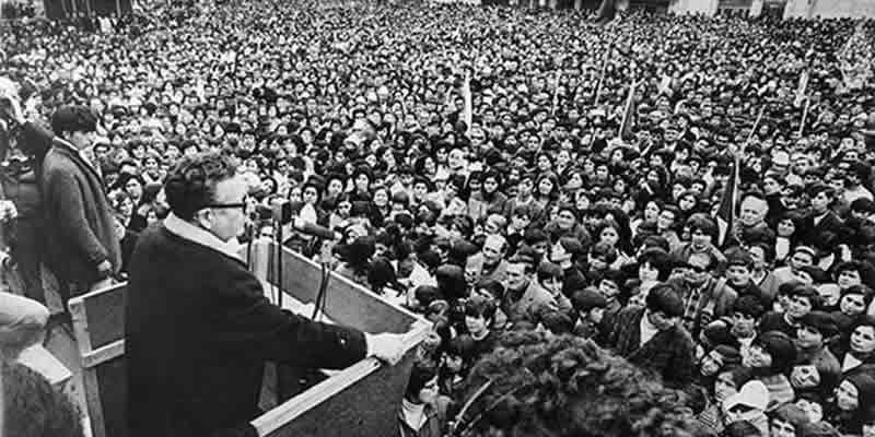 Allende en una concentración de la Unidad Popular