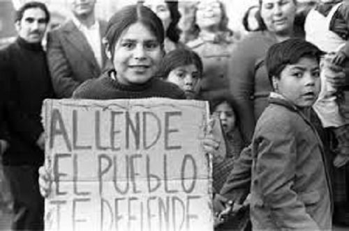 «Allende, el pueblo te defiende»