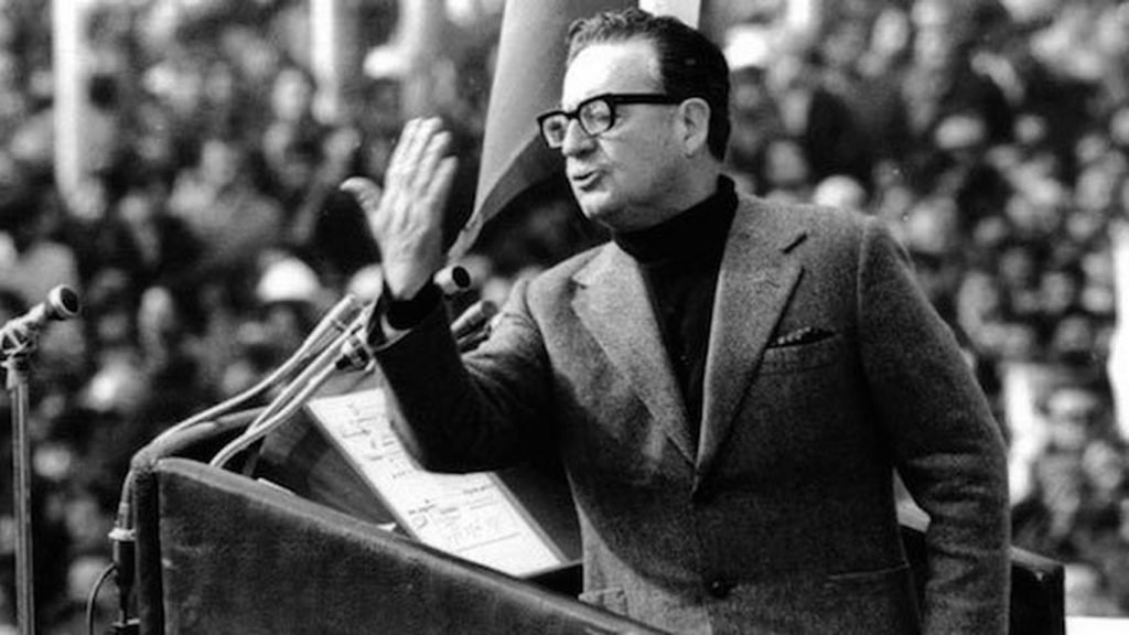 Allende durante un discurso