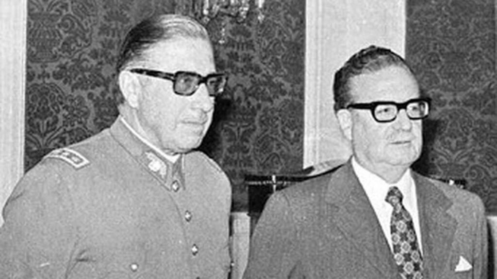 Allende junto a Augusto Pinochet, 1973