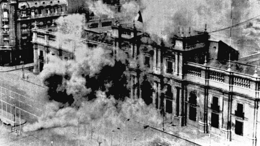 Humo sobre La Moneda