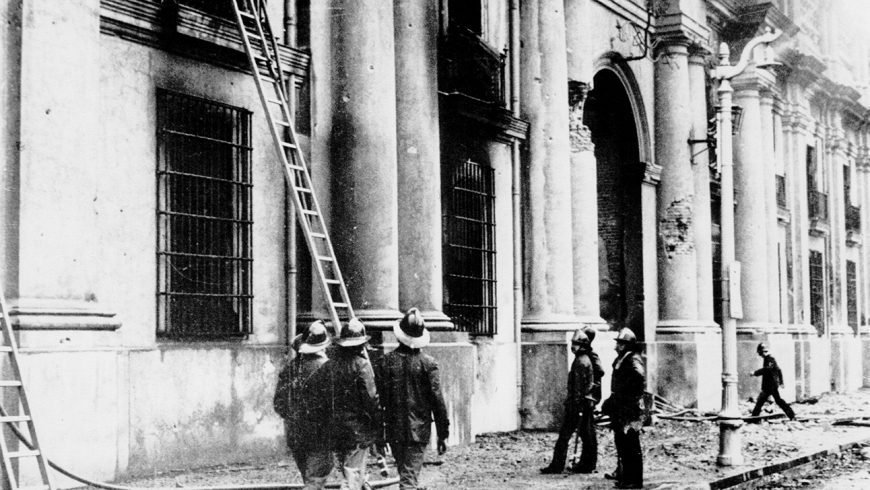 La fachada de La Moneda después del golpe