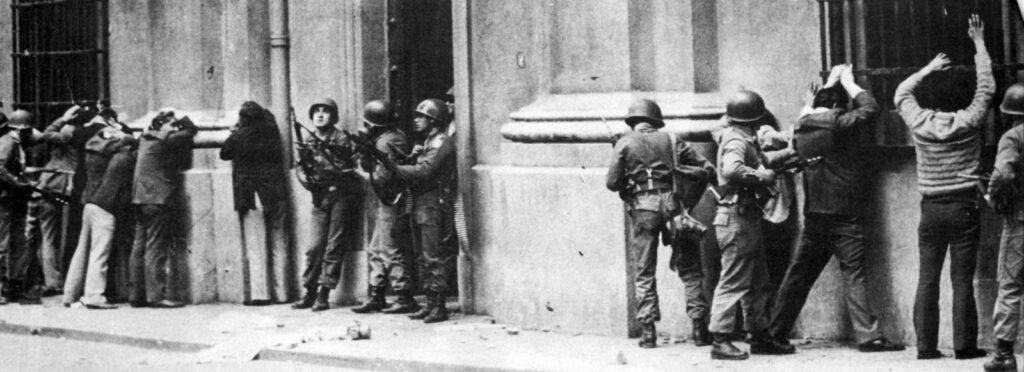 Detenidos en calle Morandé